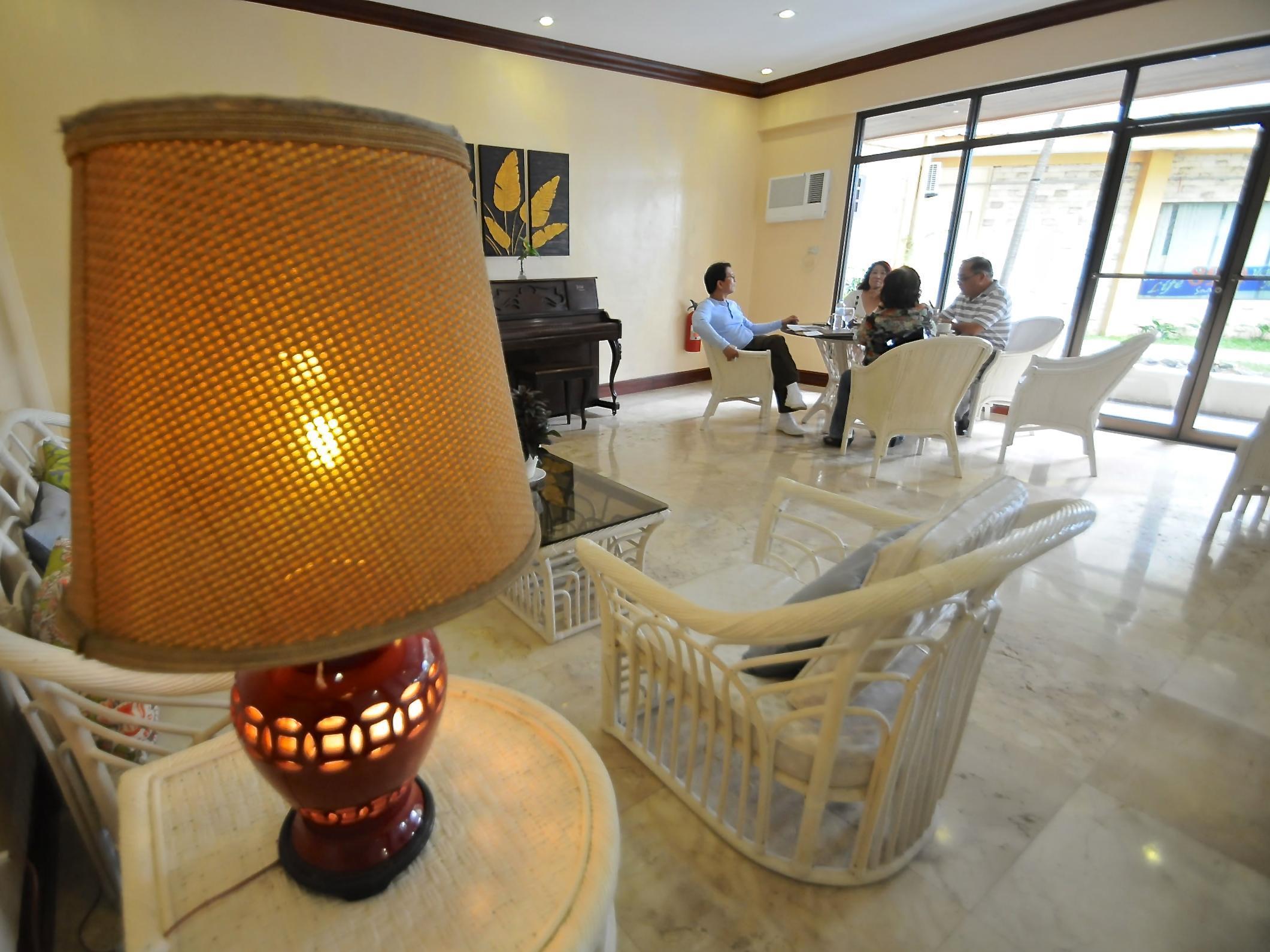 Vacation Hotel Cebu Esterno foto
