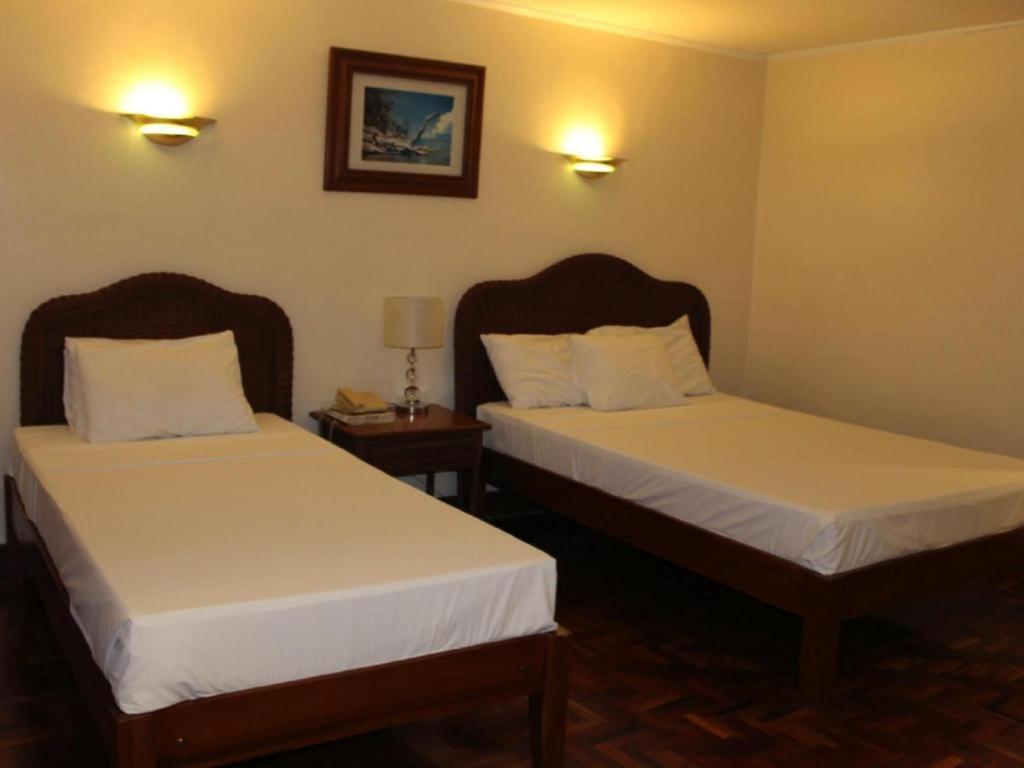 Vacation Hotel Cebu Esterno foto