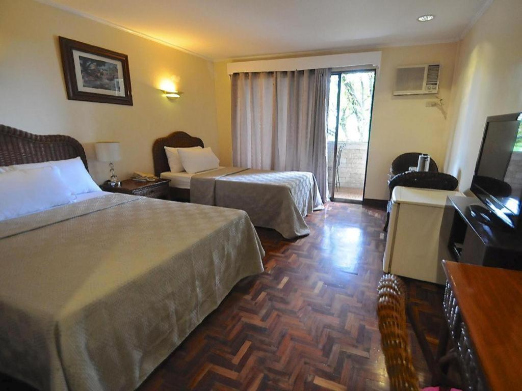 Vacation Hotel Cebu Esterno foto
