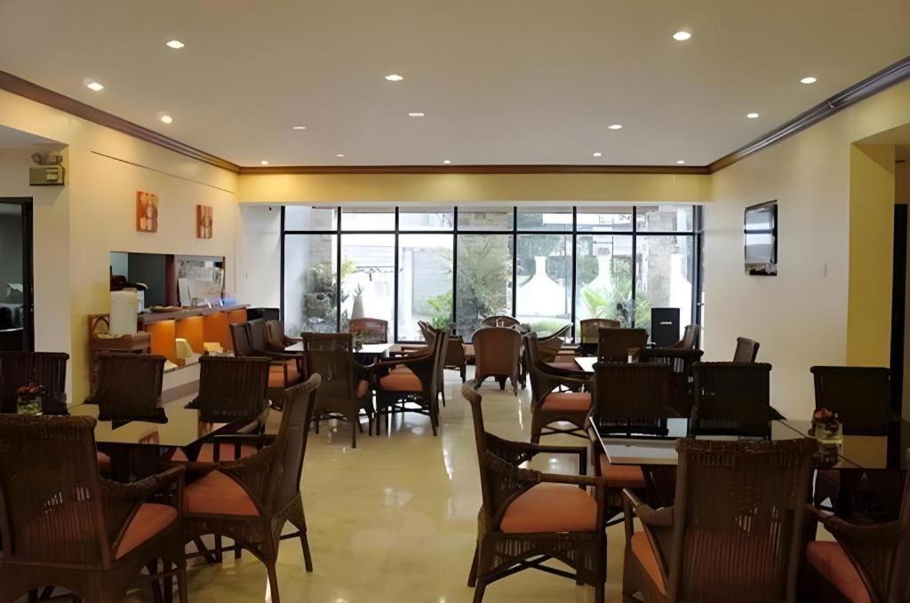 Vacation Hotel Cebu Esterno foto